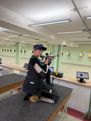 2026-LM-Lian Eickst&auml;dt-3x10 kniend (2)  (Bild vergr&ouml;&szlig;ern)