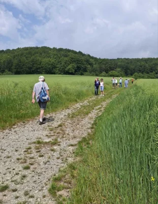 Foto des Albums: Wanderung mit dem Kammergut-Verein Jüchsen zur Elmighütte