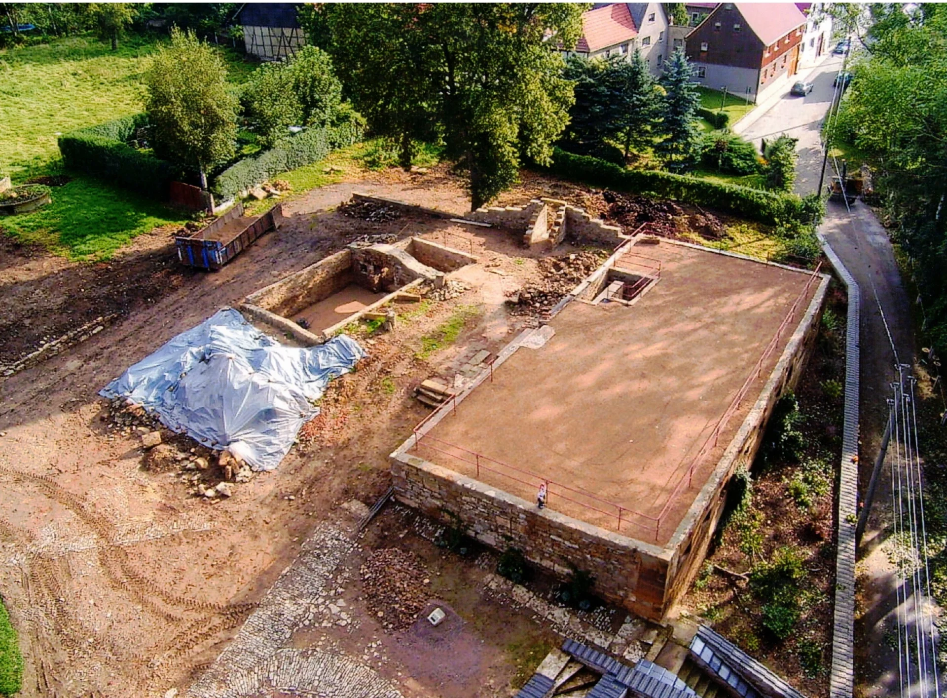 Bild: Ein Luftbild von der nahezu fertigen, neu gestalteten Fläche (Foto Erika Reisser)