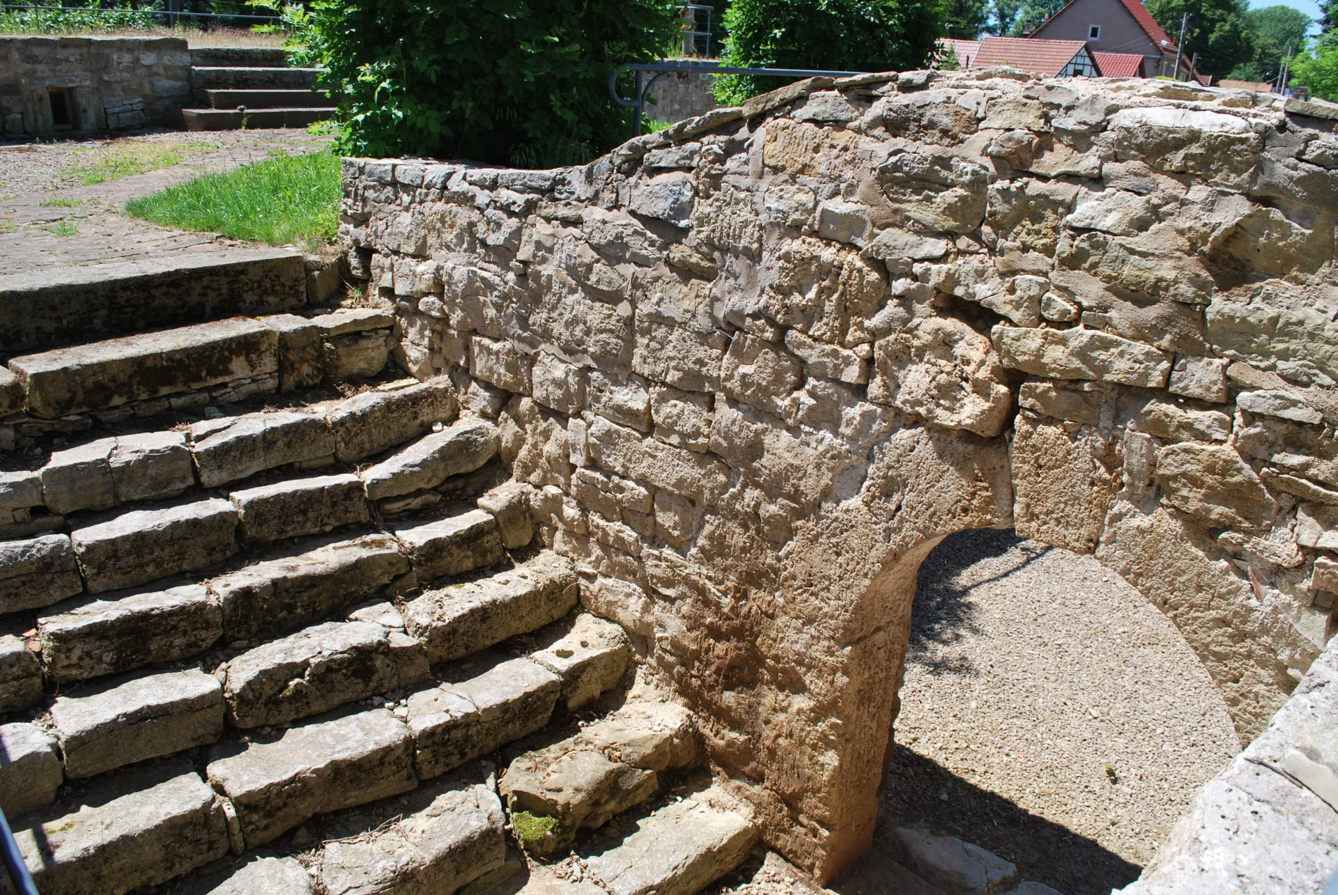Bild: Treppe und Eingang zum Keller des Gesindehauses