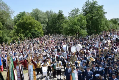 Musikergru&szlig; der Kapellenv.l.: Kreisverbandsdirigent Bernd Bif  (Bild vergr&ouml;&szlig;ern)