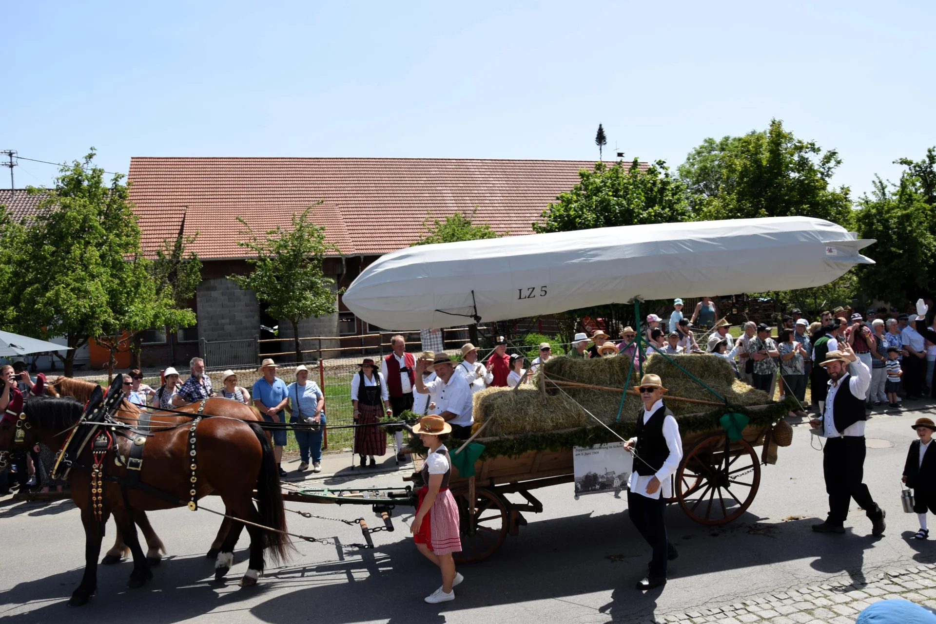 Bild: Zeppelin Notlandung 1909 in Schemmerberg