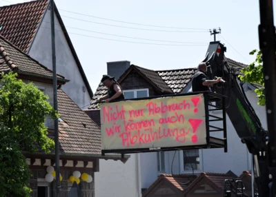 Baggerarbeiten CIOLA sorgen am Ende des Zuges f&uuml;r Abk&uuml;hlung...  (Bild vergr&ouml;&szlig;ern)
