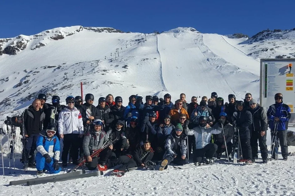 Bild: Schüler des BK Ostvest auf Skifahrt in Österreich - bei Kaiserwetter und mit Kaiserstimmung!