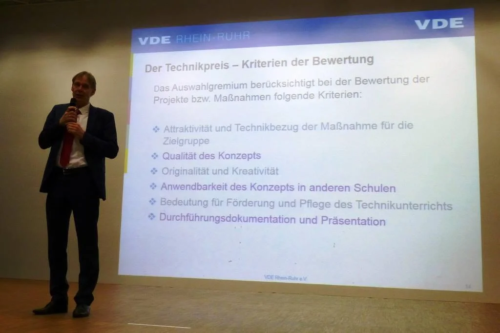 Bild: Transparenz der Bewertung nicht nur bei Schulnoten: Präsentation der Bewertungskriterien durch den VDE.