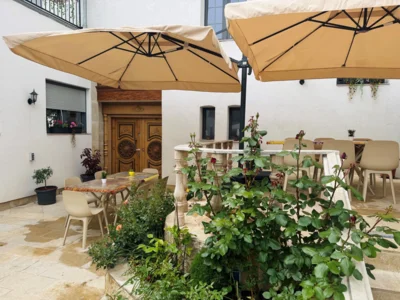 Foto des Albums: Persisches Restaurant „Shah Neshin“ erweitert sein Angebot I Fotos: Martin Ferch