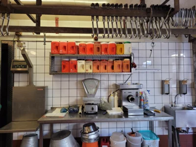Foto des Albums: Karl-Heinz Vader übergibt Stadtmuseum Erinnerungen an Fleischerei I Fotos: Stadtmuseum Wittenberge
