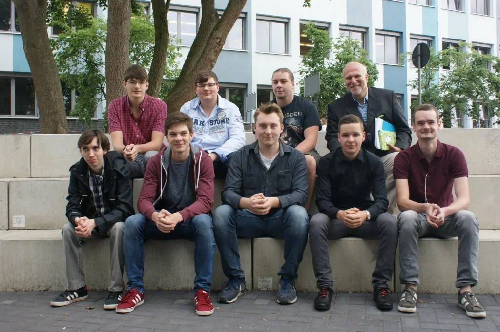 Bild: Informationstechnische Assistenten CI3O1 mit Klassenlehrer Manfred Lahmer