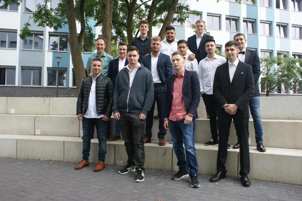 Bild: Zweijährige Berufsfachschule für Wirtschaft und Verwaltung CW2O1 mit Klassenlehrer Christian Weiß