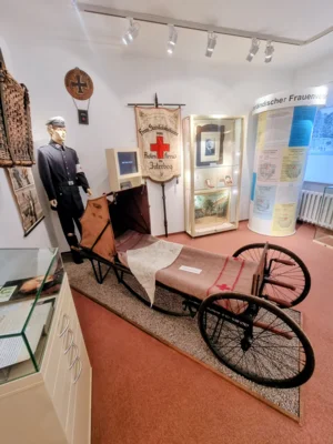 Foto des Albums: Bildungsfahrt in Rotkreuz-Museum Luckenwalde (04.​06.​2026)