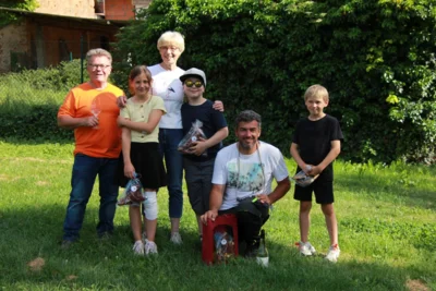 Benno Wiebke, Regina von Nida und Christian Reis mit den Paten.  (Bild vergr&ouml;&szlig;ern)