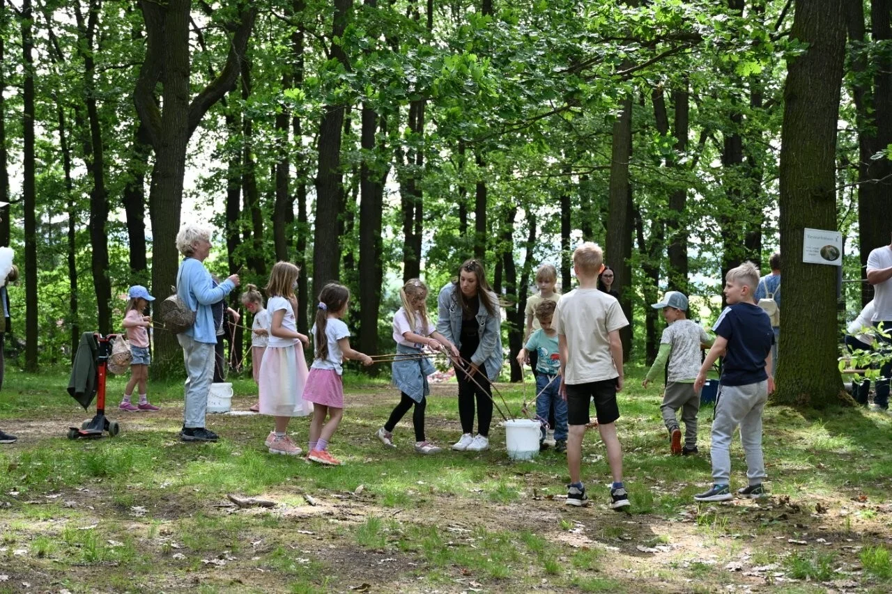 Bild: Riesenseifenblasen Schulhort Taka Tuka Land