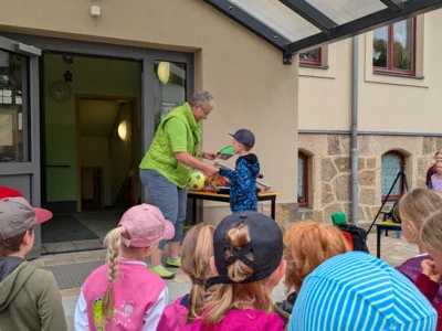 Foto des Albums: Auszeichnungen und Geschenke zum Kindertag