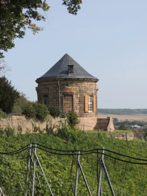 Der Schlossberg Pavillon aus Richtung Schloss  (Bild vergr&ouml;&szlig;ern)