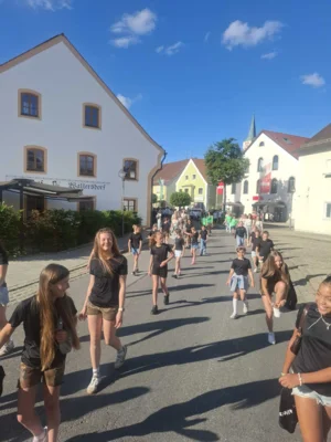 Foto des Albums: Auszug Volksfest Wallersdorf 2026