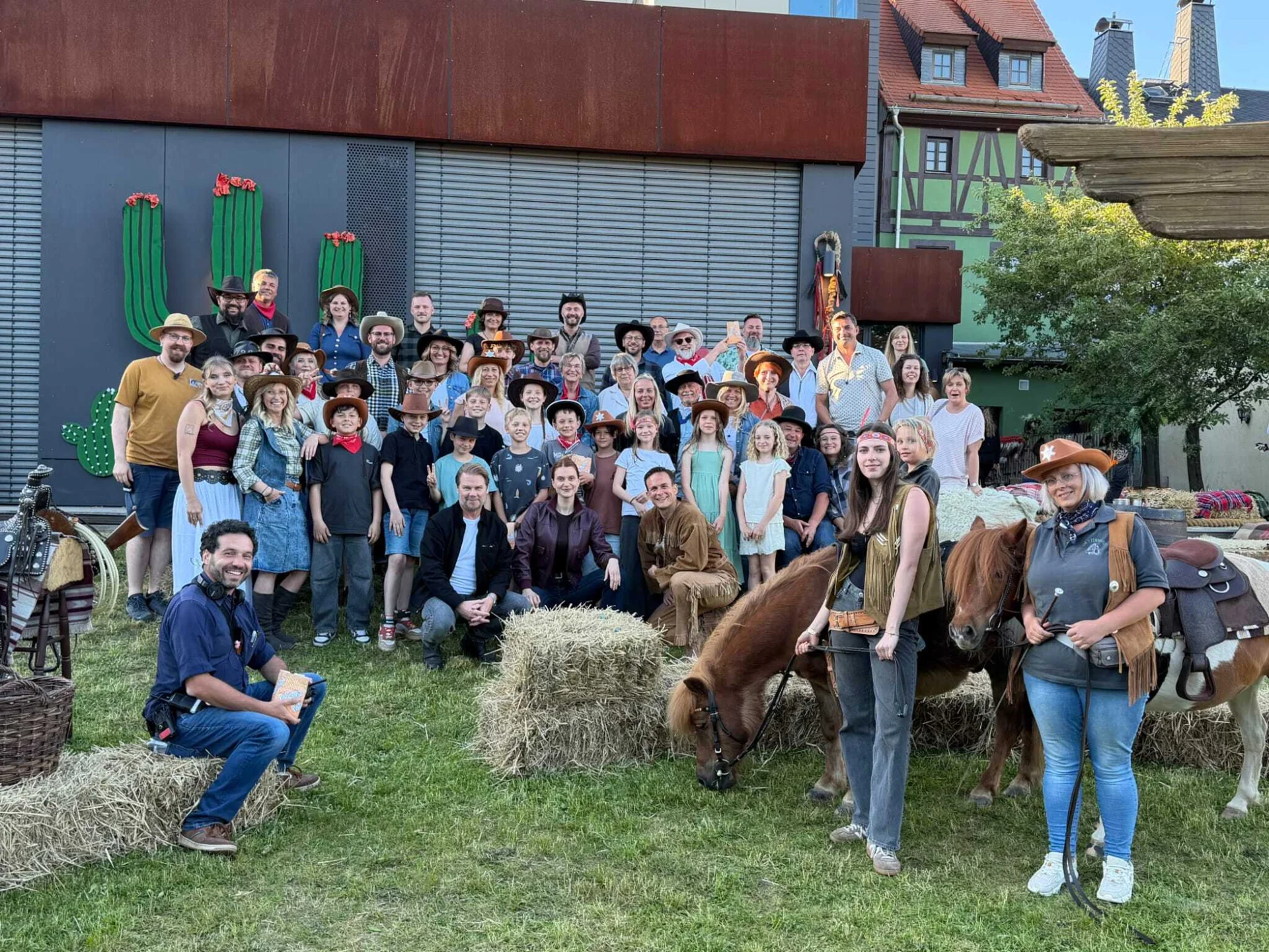 Bild: Gruppenbild der Mitwirkenden (Foto: Team Erzgebirgskrimi)