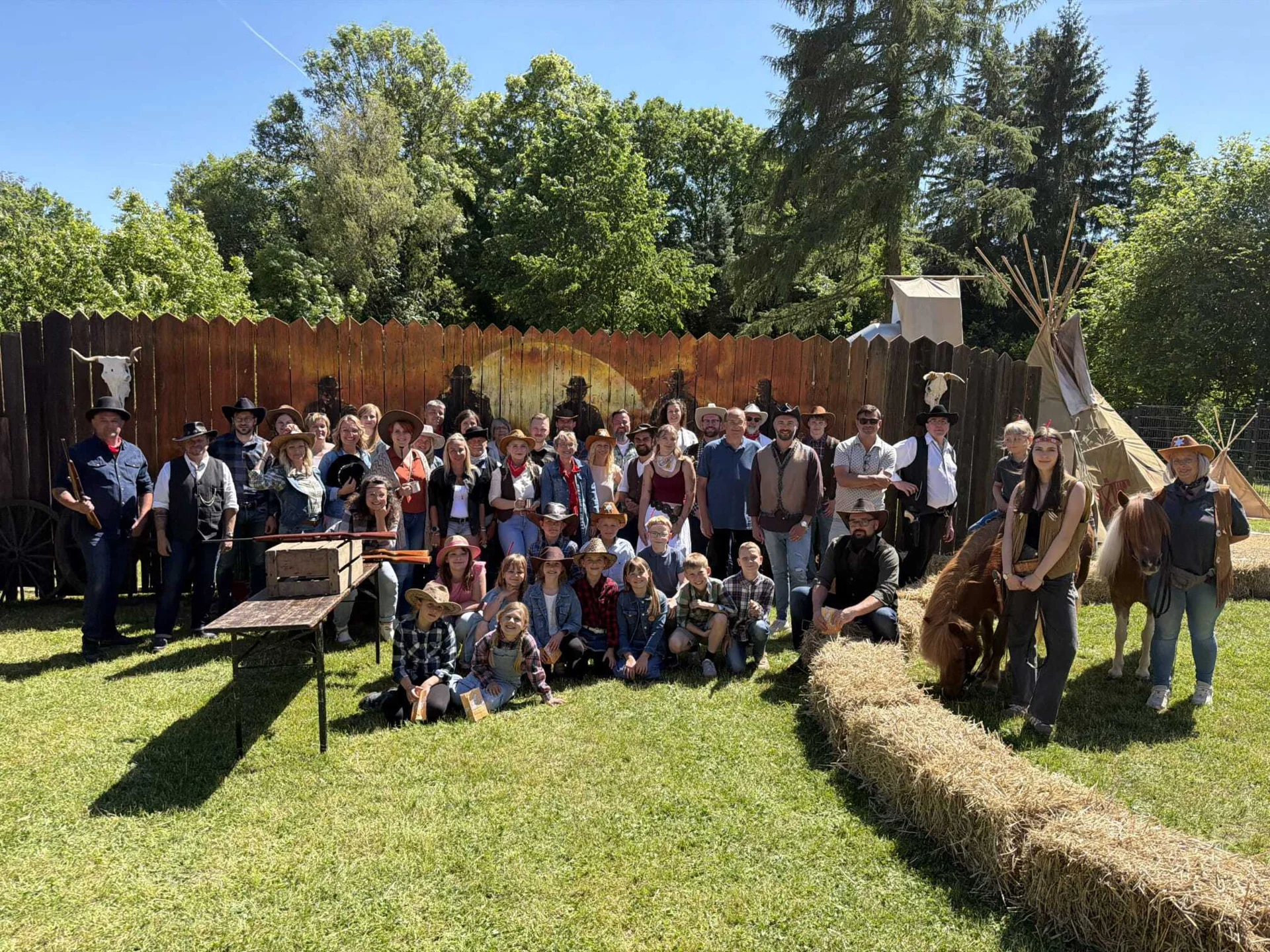 Bild: Gruppenbild der Mitwirkenden (Foto: Team Erzgebirgskrimi)