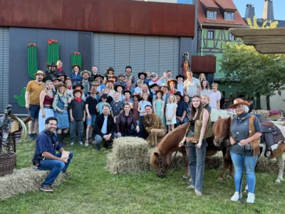 Gruppenbild der Mitwirkenden (Foto: Team Erzgebirgskrimi)  (Bild vergr&ouml;&szlig;ern)