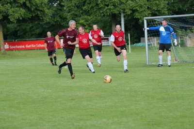 Foto des Albums: Ü40 gewinnt letztes Saisonspiel