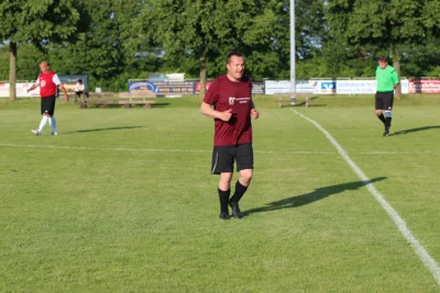Foto des Albums: Ü40 gewinnt letztes Saisonspiel