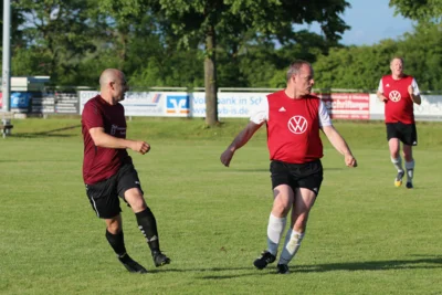 Foto des Albums: Ü40 gewinnt letztes Saisonspiel