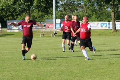 Foto des Albums: Ü40 gewinnt letztes Saisonspiel