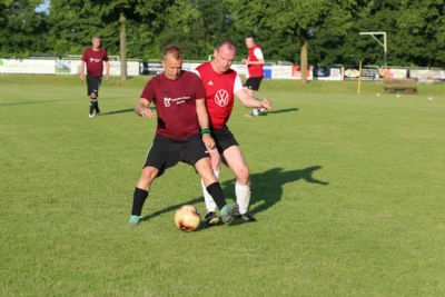 Foto des Albums: Ü40 gewinnt letztes Saisonspiel