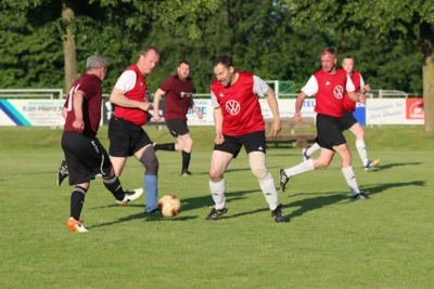 Foto des Albums: Ü40 gewinnt letztes Saisonspiel