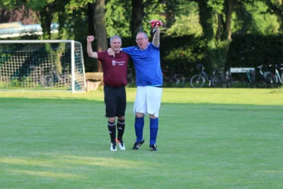 Foto des Albums: Ü40 gewinnt letztes Saisonspiel