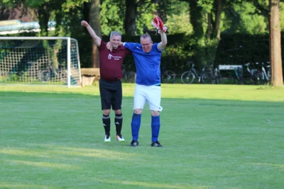 Foto des Albums: Ü40 gewinnt letztes Saisonspiel