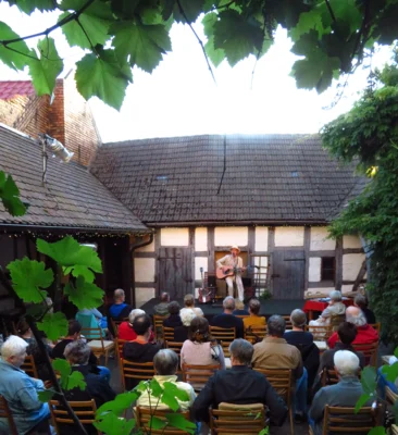 Foto des Albums: LÜÜL aus Berlin gibt erstes Pfarrhofkonzert in diesem Jahr
