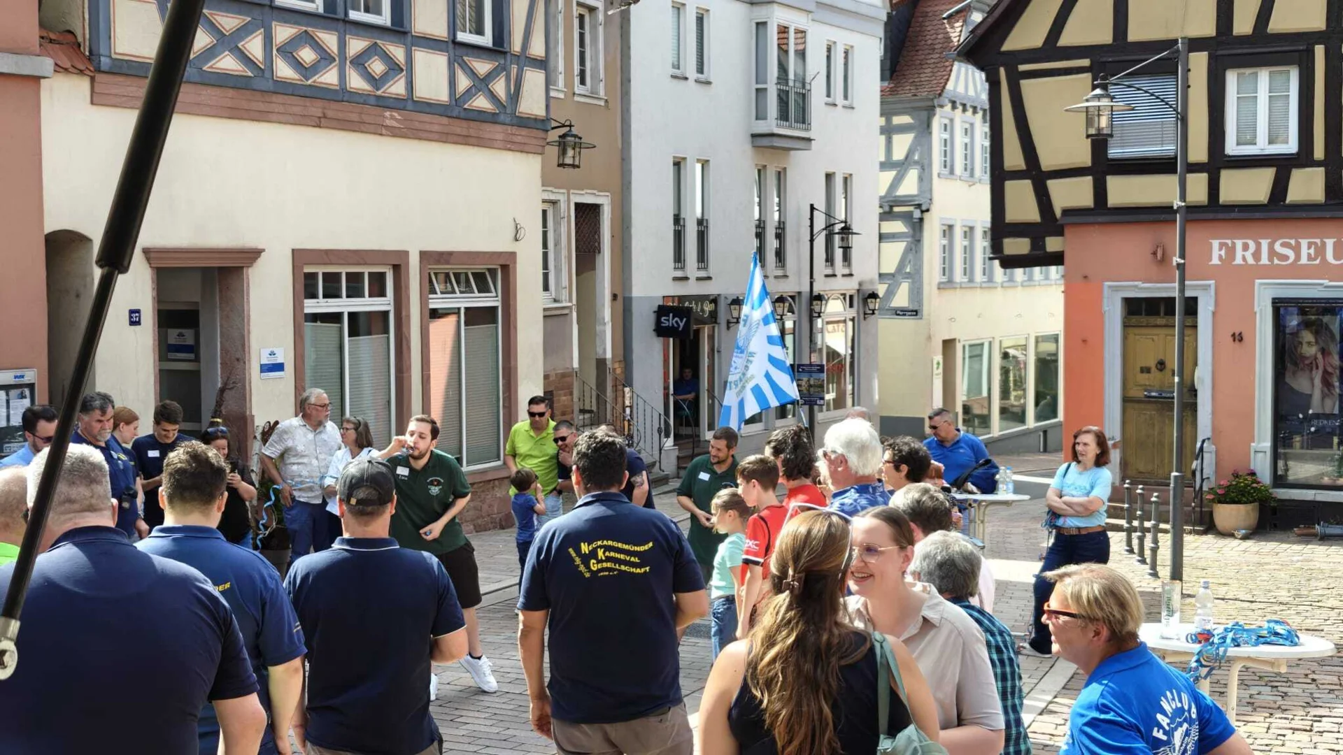 Bild: Reges Treiben beim Närrischen Dreikampf.