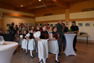 Kinder Tanzgruppe  (Bild vergr&ouml;&szlig;ern)