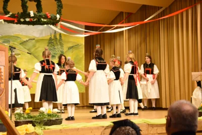 Kinder Tanzgruppe  (Bild vergr&ouml;&szlig;ern)