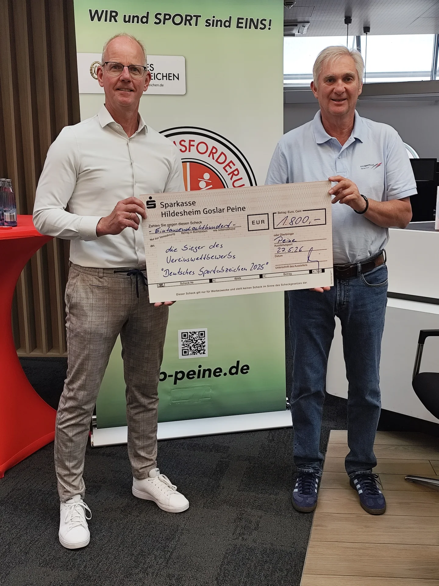 Bild: Vereinswettbewerb: Scheckübergabe (1.800 €)
