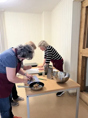 Foto des Albums: Altersgerechtes, gemeinschaftliches Kochen – eine kulinarische Reise um die Welt in Gerdshagen