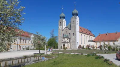 Foto des Albums: Festgottesdienst zum 60-jährigen Bestehen des Rosenheimer Volkstanzkreises in Baumburg