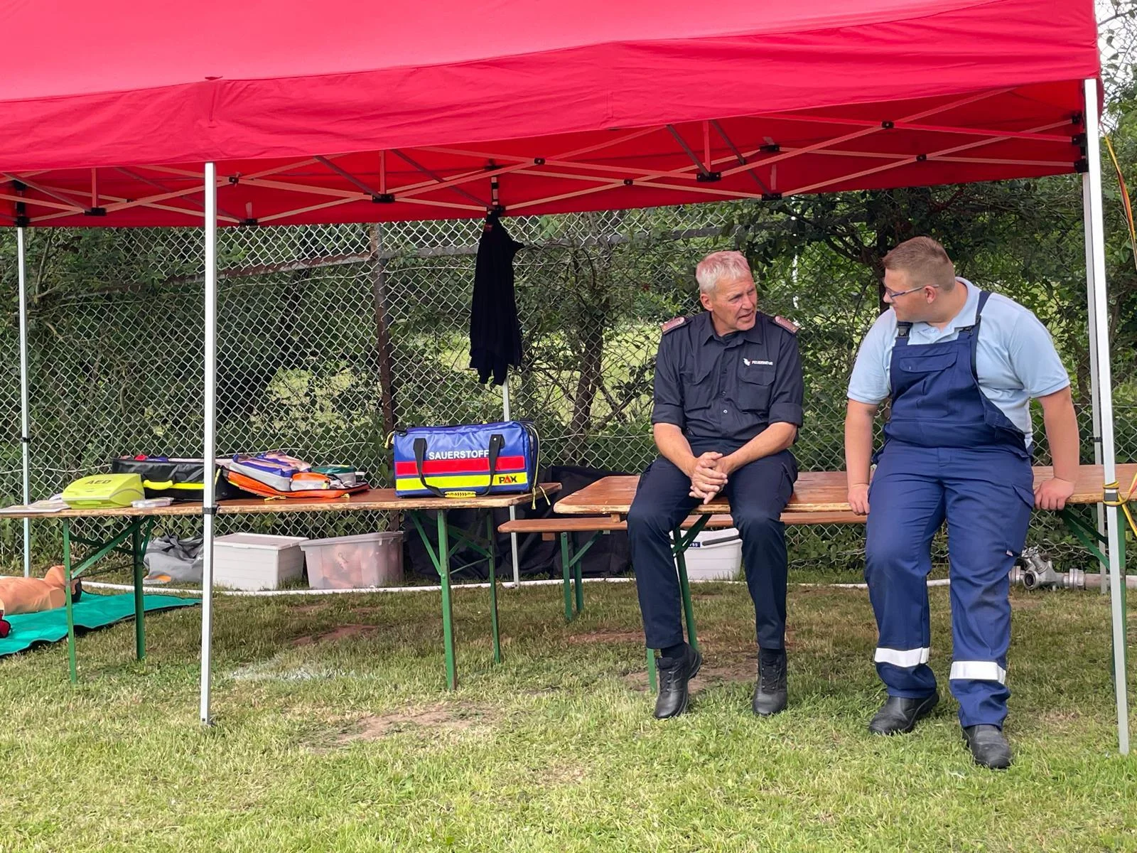 Bild: Pausengespräche bei der Feuerwehr
