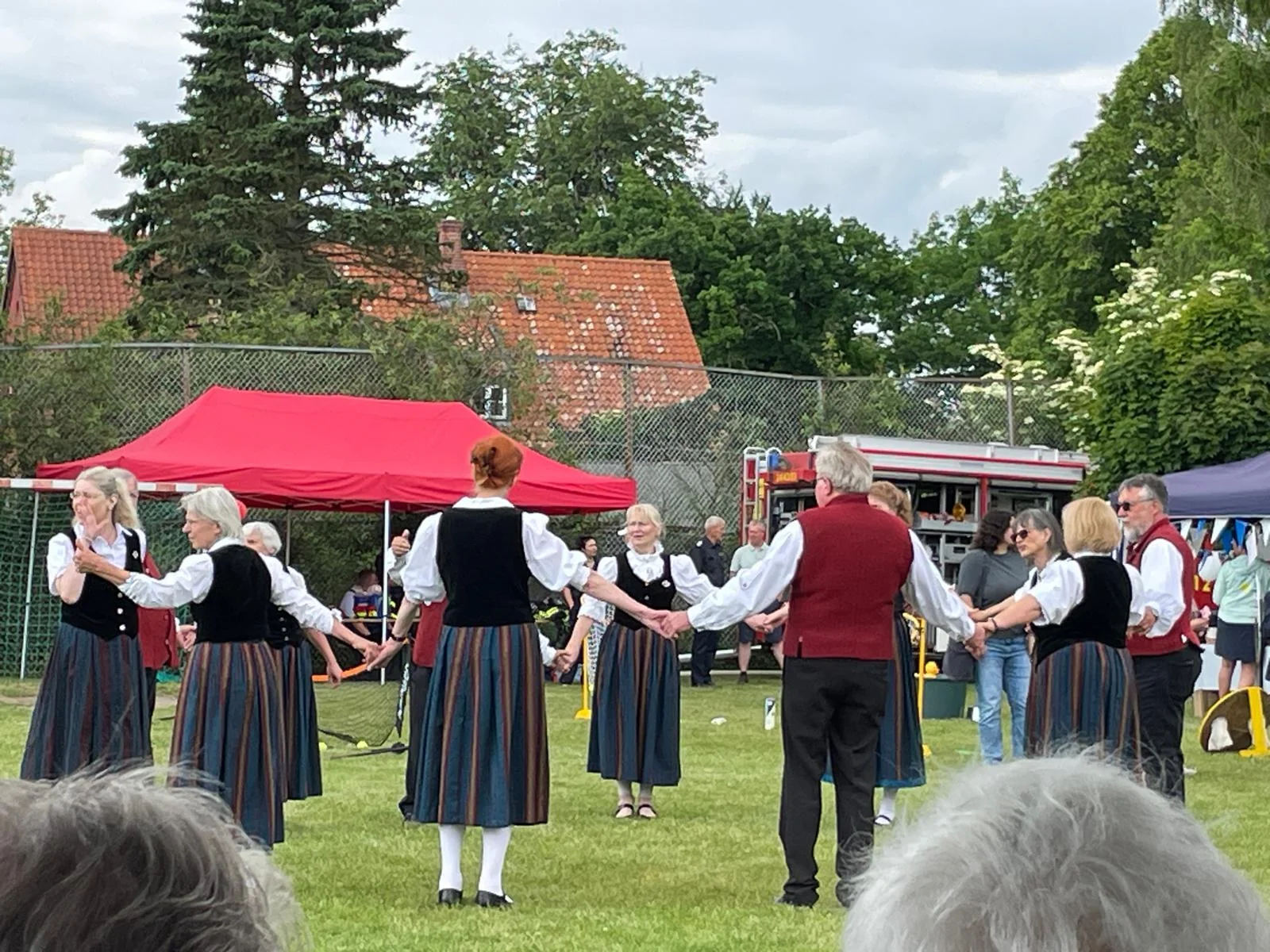 Bild: Volkstanz der