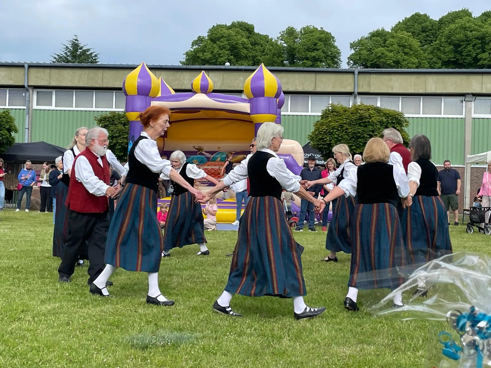Bild: Volkstanz der