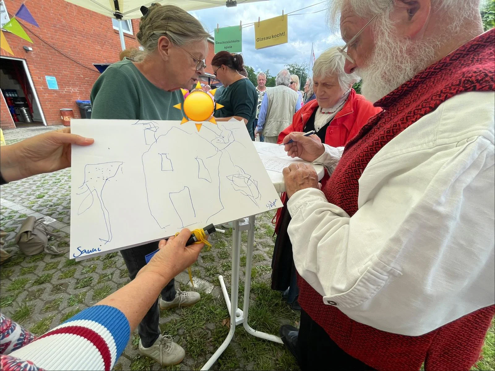 Bild: Teamarbeit und Geschicklichkeit bei GlasauKreativ
