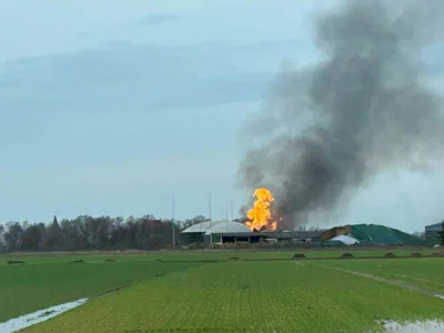 Foto des Albums: 21.02.2024 Feuer 3  - K62 BüstedtBahrdorf -   Brennt Biogasanlage