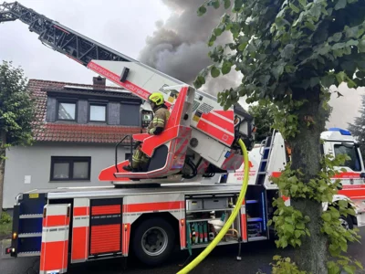 Foto des Albums: 22.07.2024 B_2- Grafhorster Str. Danndorf- Feuer im Garten (Später erhöht auf B_3 Gebäudebrand)