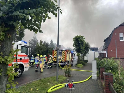 Foto des Albums: 22.07.2024 B_2- Grafhorster Str. Danndorf- Feuer im Garten (Später erhöht auf B_3 Gebäudebrand)