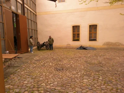 Achtung, hier wird gerade eine Kanonenkugel abgefeuert.  (Bild vergr&ouml;&szlig;ern)