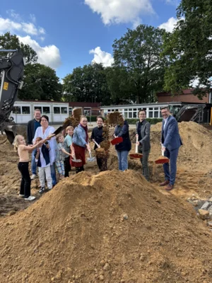 Foto des Albums: Spatenstich für Erweiterung unserer Schule (11.​06.​2026)