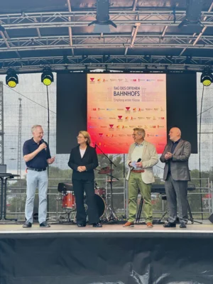 Foto des Albums: Empfang erster Klasse in Wittenberge - Tag des offenen Bahnhofs I Fotos: Martin Ferch, Andreas Kämpfe