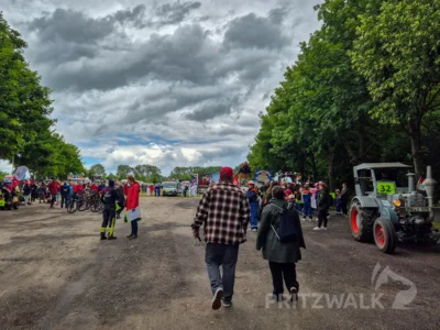 Foto des Albums: Festumzug zu 770 Jahre Stadtrecht - Teil 1