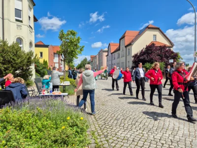 Foto des Albums: Festumzug zu 770 Jahre Stadtrecht - Teil 1