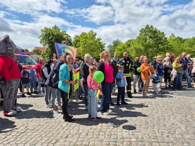 Foto des Albums: Festumzug zu 770 Jahre Stadtrecht - Teil 1
